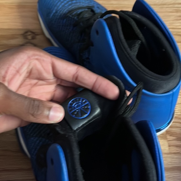 Barely worn basketball blue shoes in great condition! - Picture 4 of 5